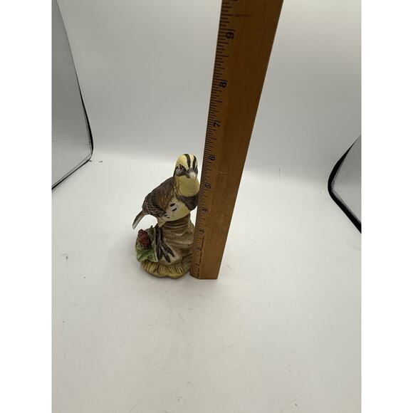 Vintage Bird Figurine Royal Crown Byron Ceramic Bisque Figure - Picture 6 of 7